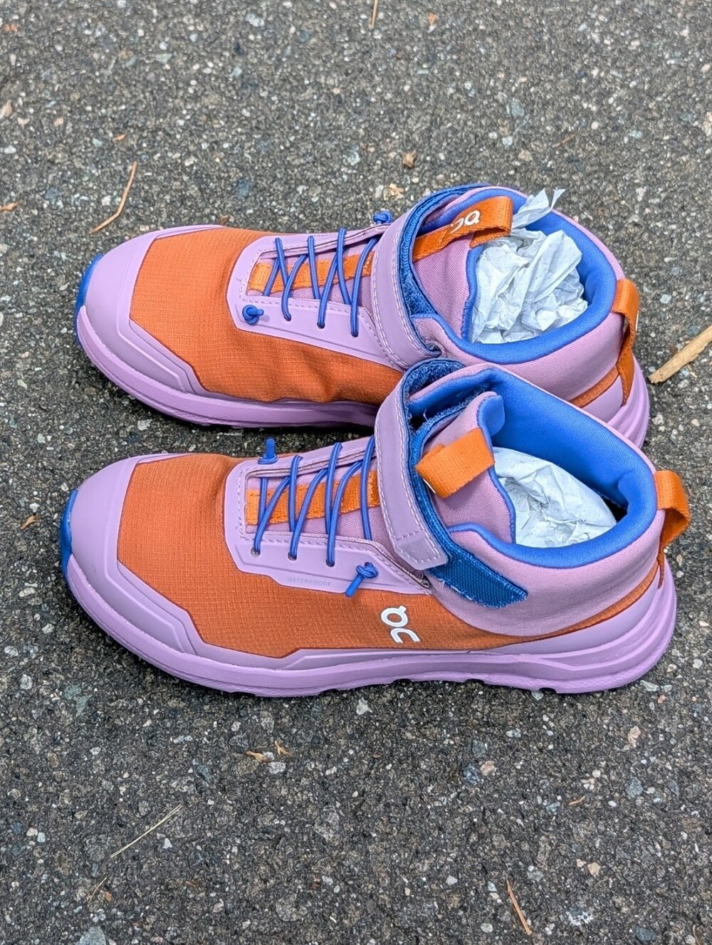 On Running Cloudhero Kids Mid-Top Sneakers in Orange, Pink & Blue (New)